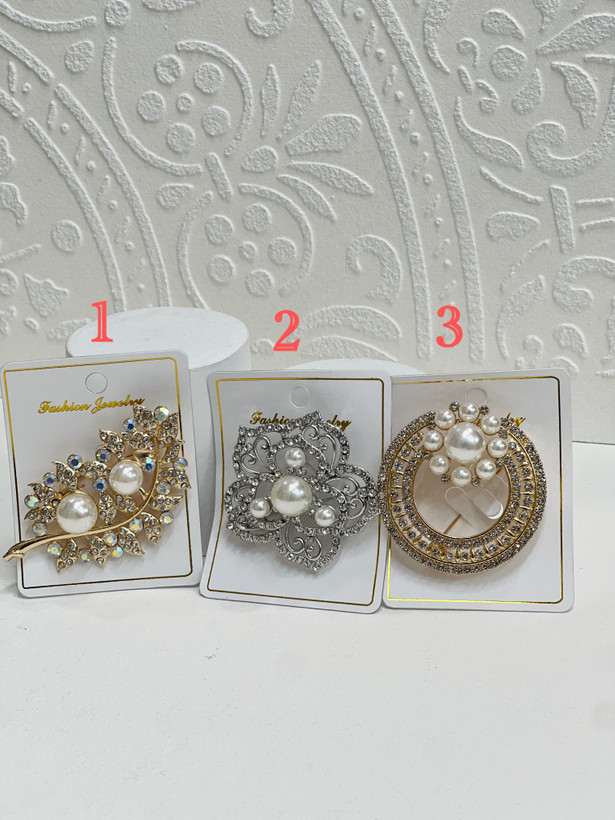 سنجاق سینه طلایی و نقره ای با کیفیت بالا